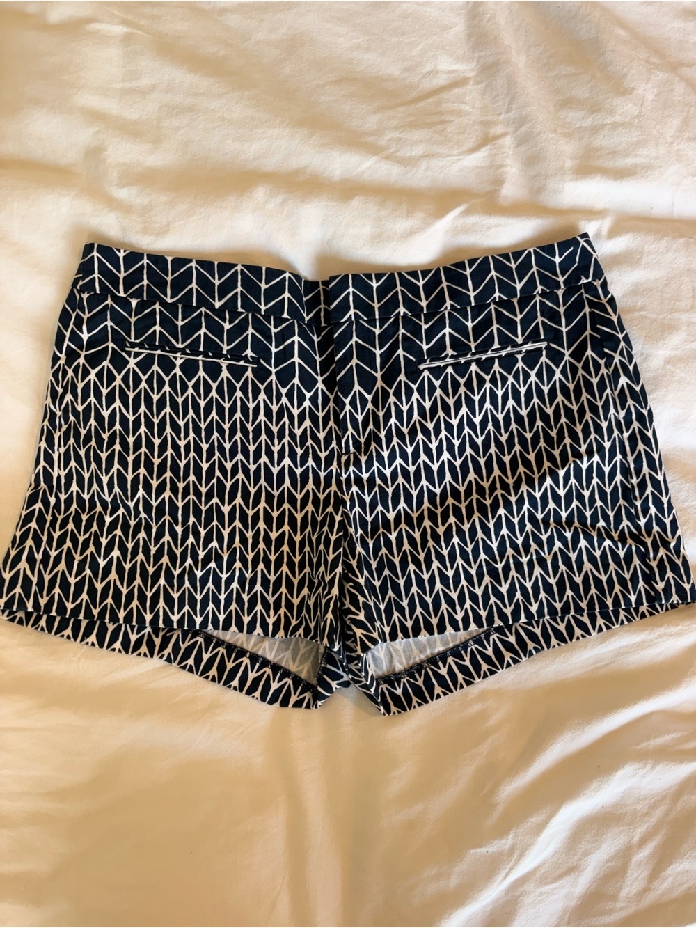 GAP Mid Rise Mini Shorts Size 10 - Picture 2 of 4